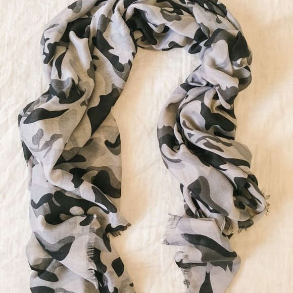 Floral Camo Scarf - Picture 3 of 4
